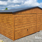 Garaż blaszany 6x6 złoty dąb z obróbkami poziomy panel